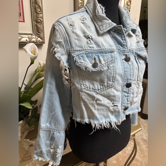 CELLO White Washed Light Blue Denim Cropped Grunge Distressed Ripped Jacket Sz M - Picture 1 of 9